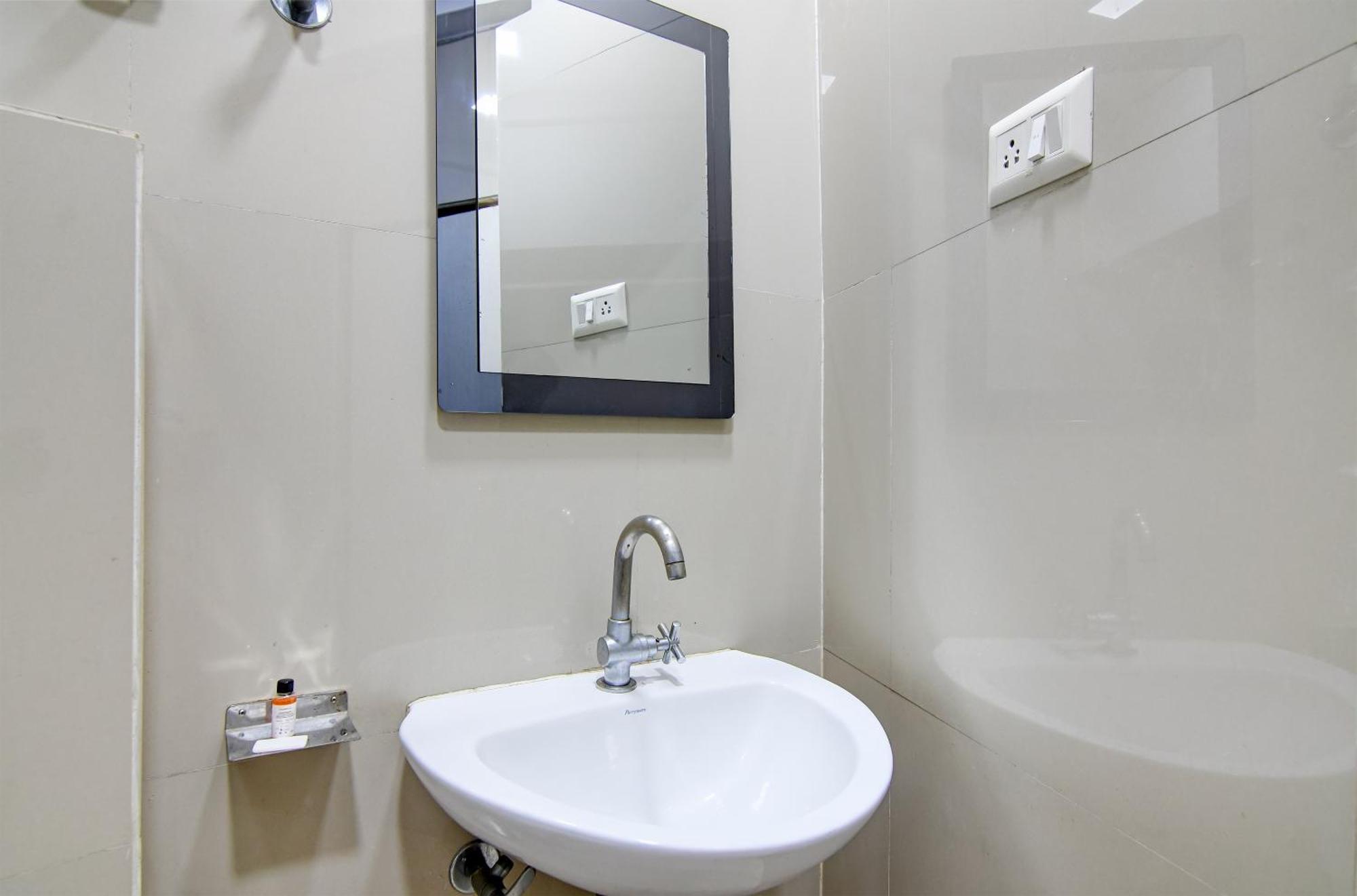 Hotel Q Inn Kalküta Dış mekan fotoğraf