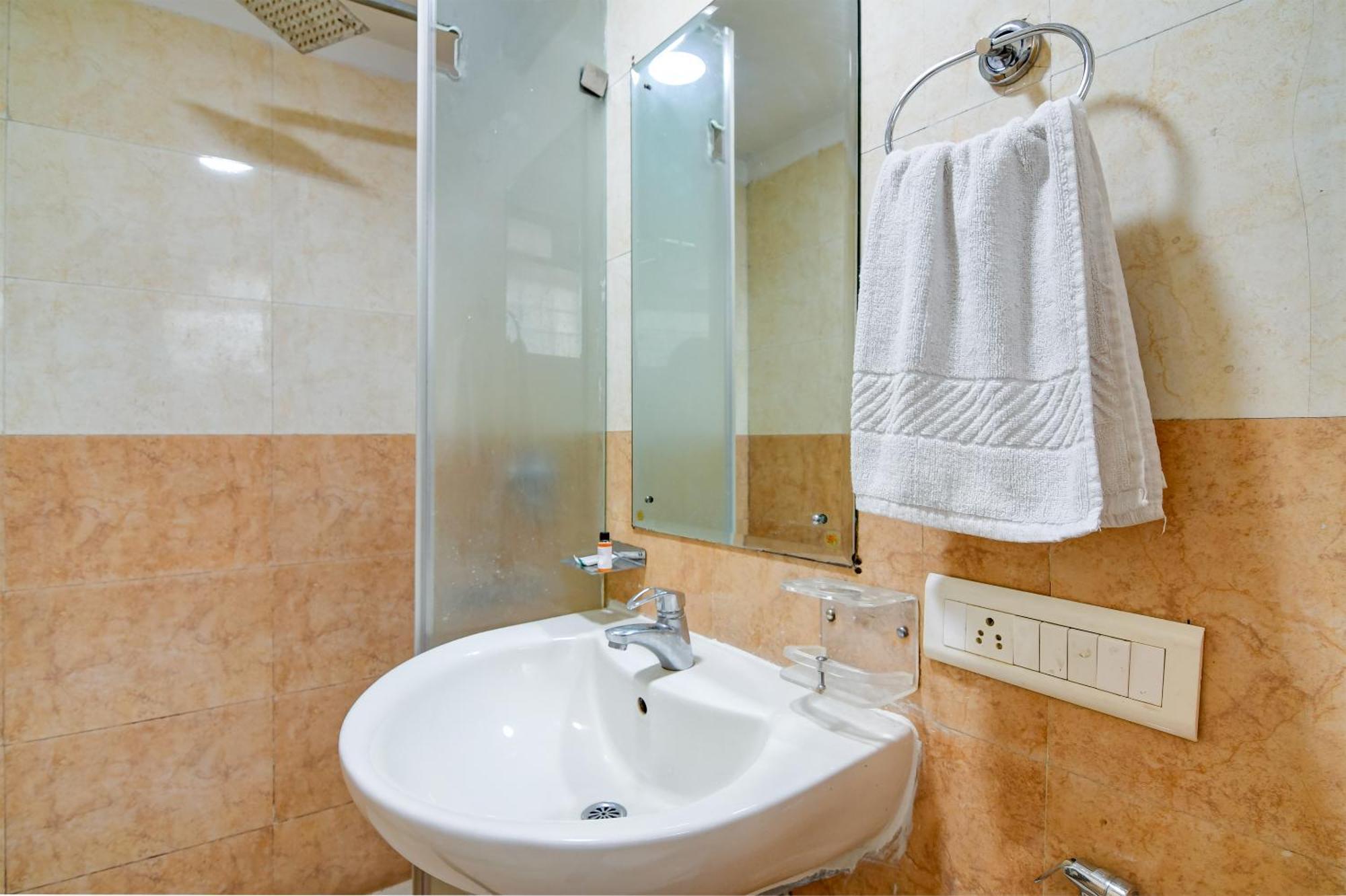 Hotel Q Inn Kalküta Dış mekan fotoğraf