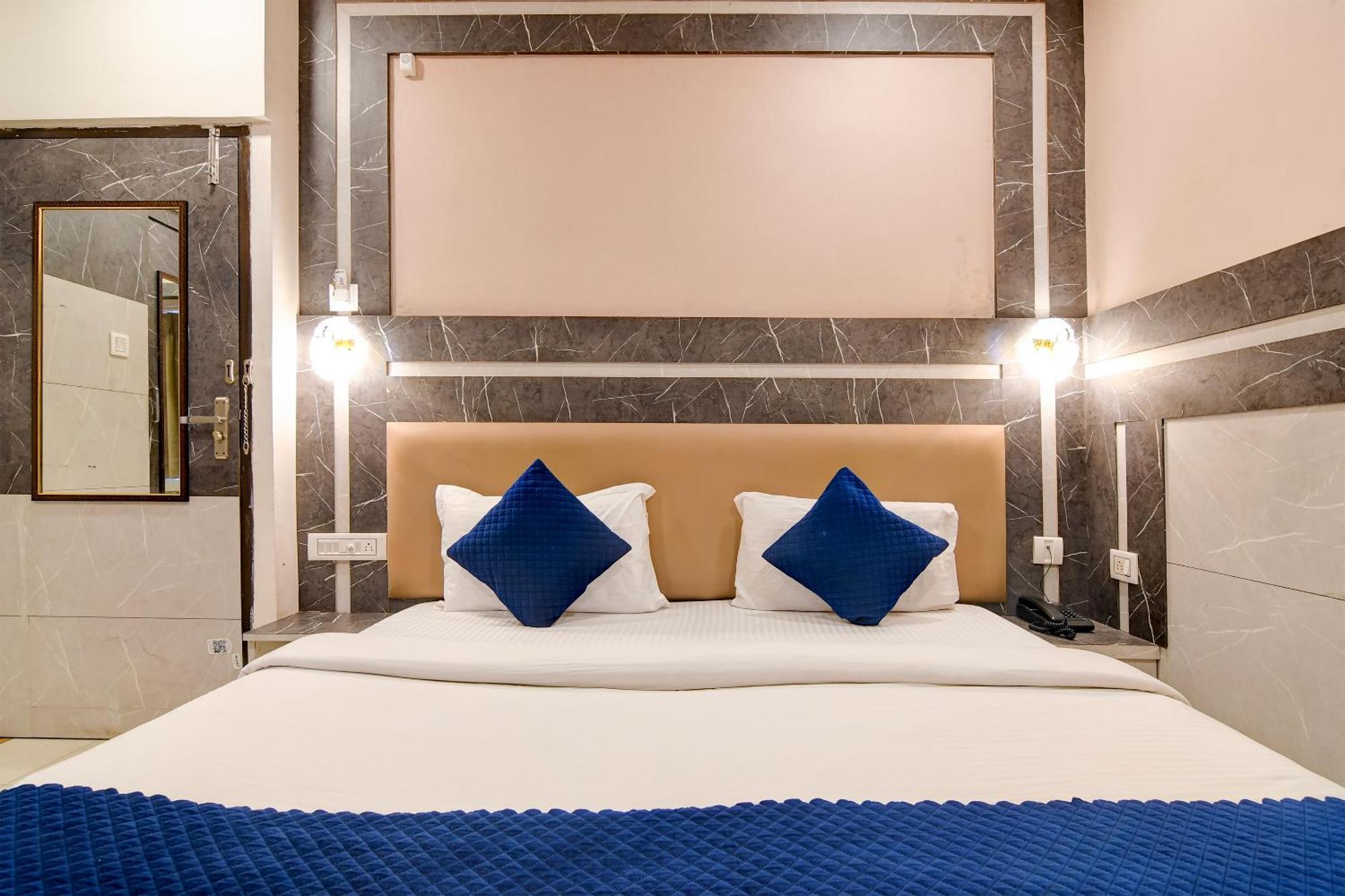 Hotel Q Inn Kalküta Dış mekan fotoğraf