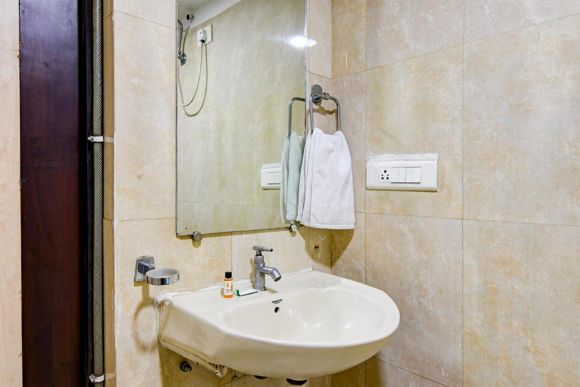 Hotel Q Inn Kalküta Dış mekan fotoğraf
