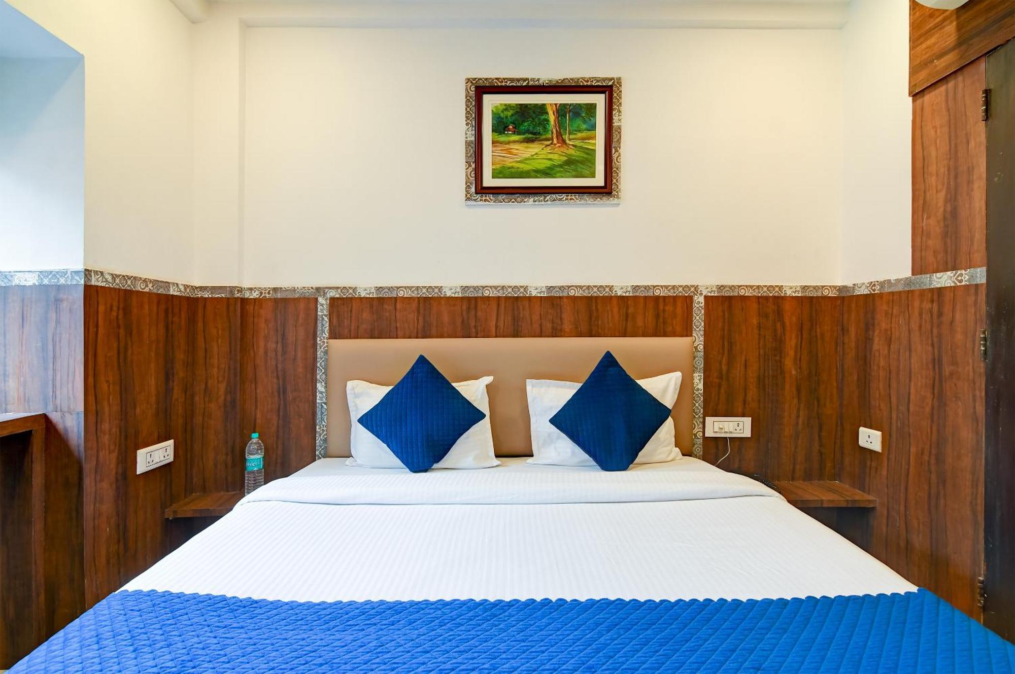 Hotel Q Inn Kalküta Dış mekan fotoğraf